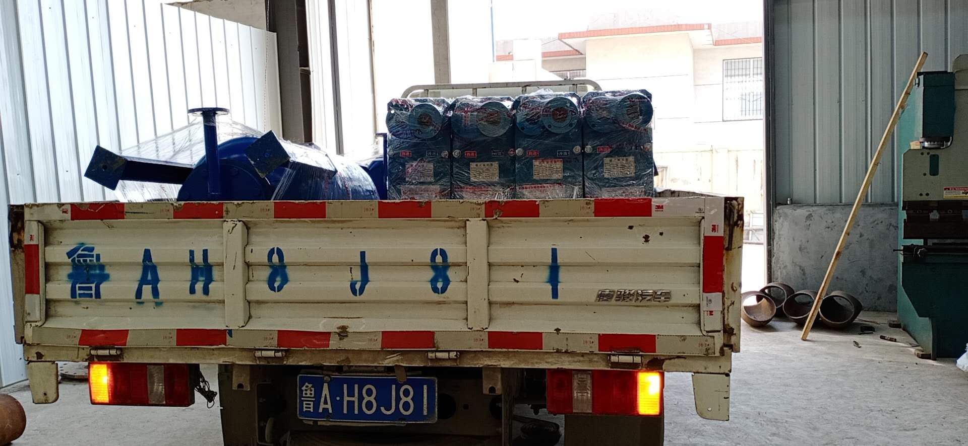 顧客要了濟南板式換熱器?和膨脹罐各4臺 顧客要了濟南板式換熱器?和膨脹罐各4臺